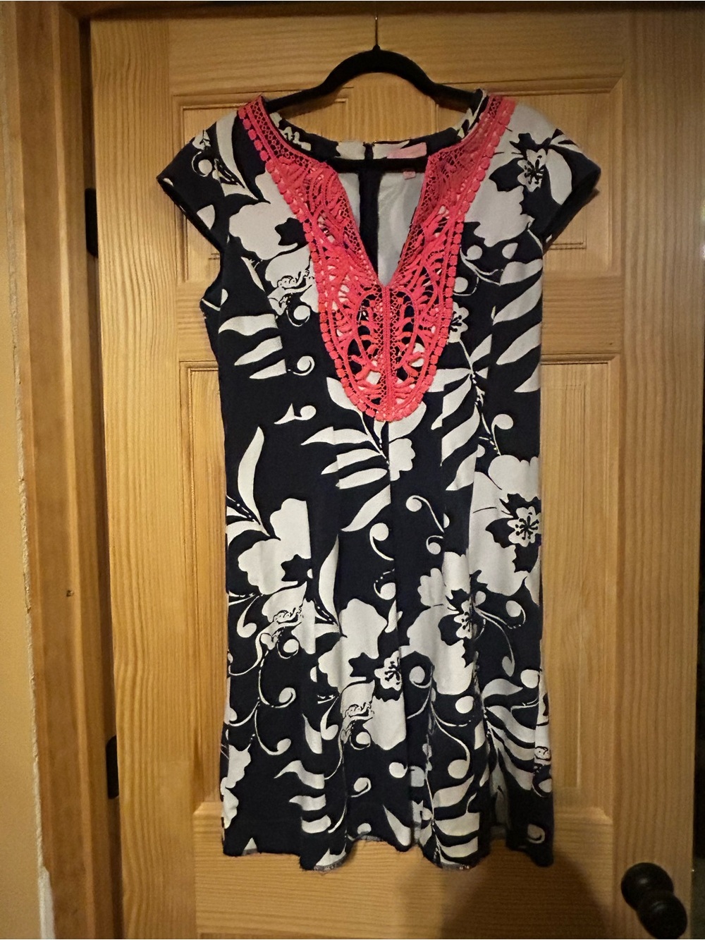 Women’s Lilly Pulitzer L  Navy  & White Floral Dress with Coral Crochet Neckline